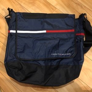 Tommy Hilfiger messenger bag